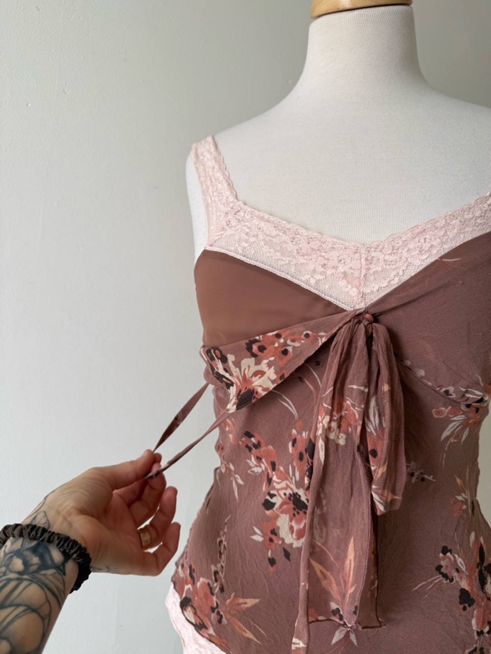 Banana Republic Silk Blend Floral Camisole Top Size 4 - Picture 3 of 9